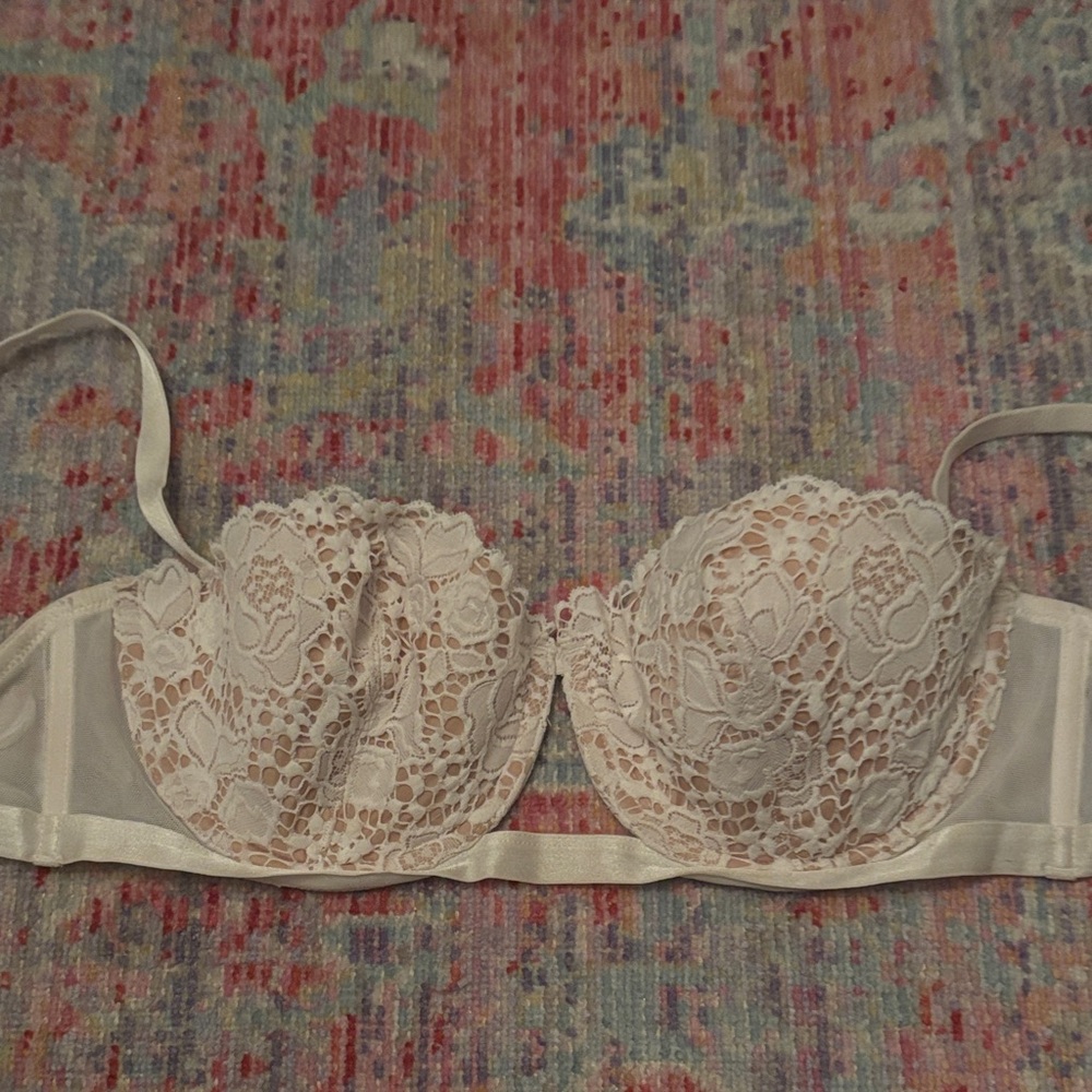 Victoria's Secret Lace Underwire Bra - Cream